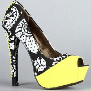 BOGO 🎁 Betsey Johnson pumps